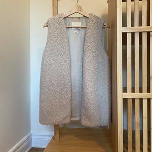 Aritzia chatou sherpa vest